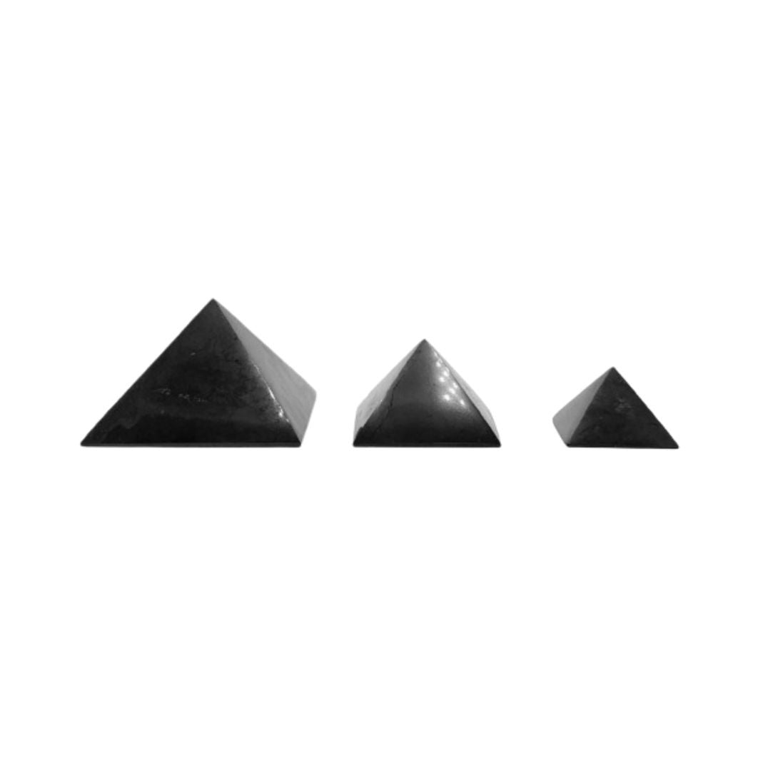 Pyramide de shungite polie